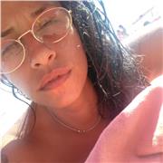 Laureata in scienze sociali applicate, con una certificazione in inglese e una in spagnolo intermedio avanzato